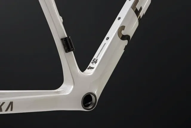 SEKA ExAero RDC white bottom bracket, size 54