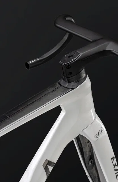 SEKA ExAero RDC white cockpit and Gladius bars