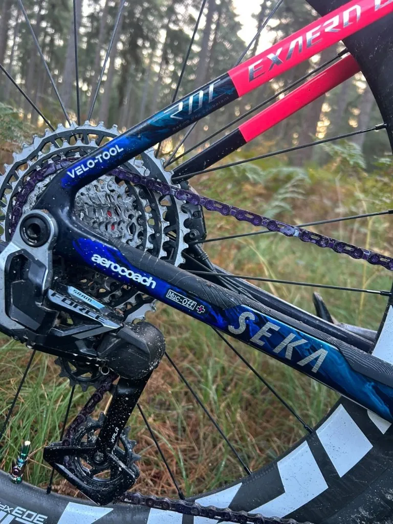 SEKA ExAero RDC GR pink seatstay and SRAM Force XPLR drivetrain